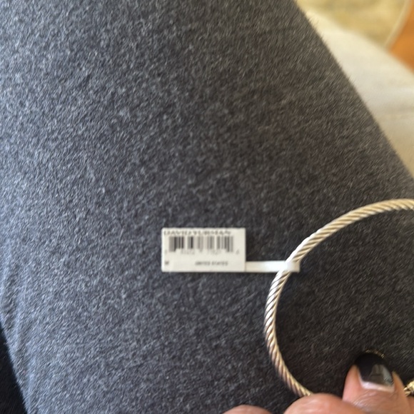 Sterling silver- medium
Cultured freshwater pearl, 8mm
Bracelet, 3mm
Hook clasp - Picture 4 of 4